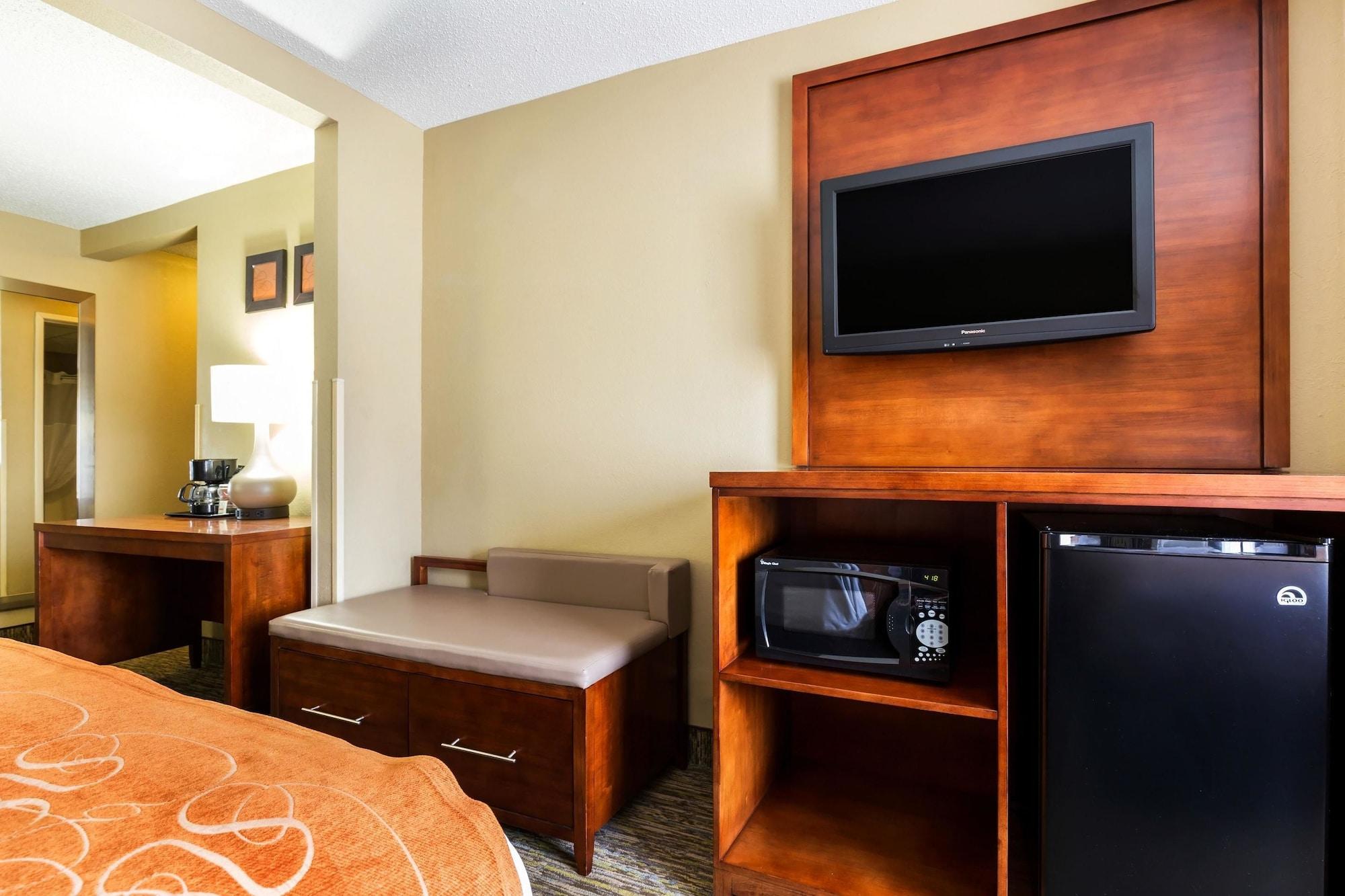 Hotel Comfort Near I-80 And I-94 2*