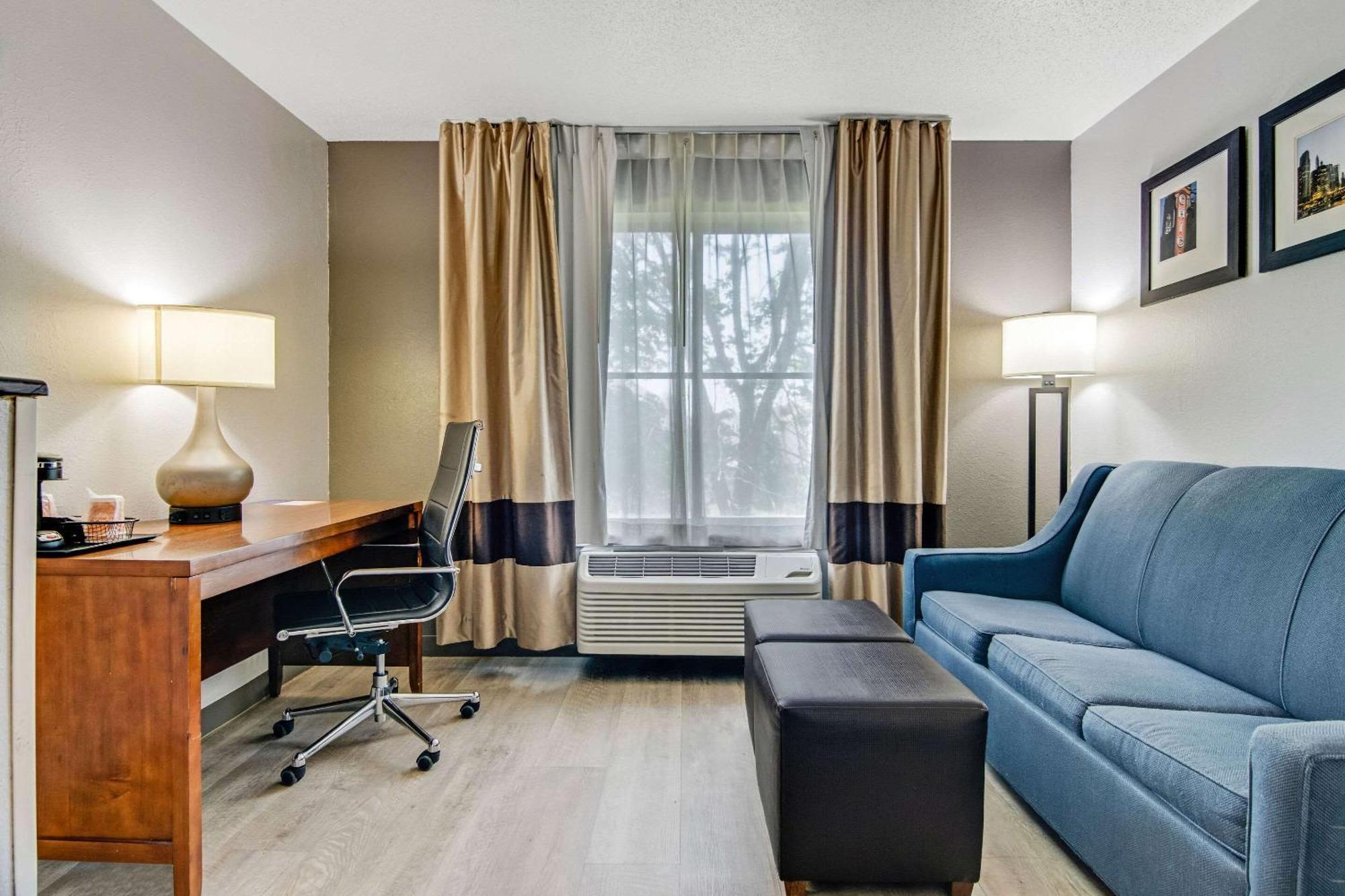 Hotel Comfort Near I-80 And I-94